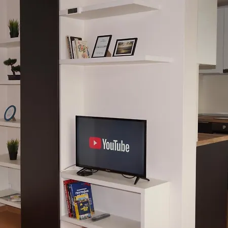 Spacious 2bdr - Free Parking - Walk Everywhere - 300 Mbps Wifi