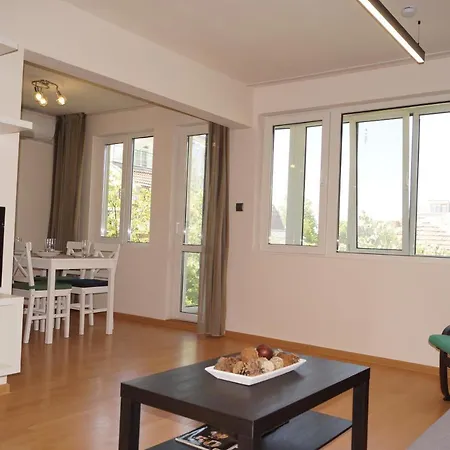 Spacious 2bdr - Free Parking - Walk Everywhere - 300 Mbps Wifi Lägenhet Varna