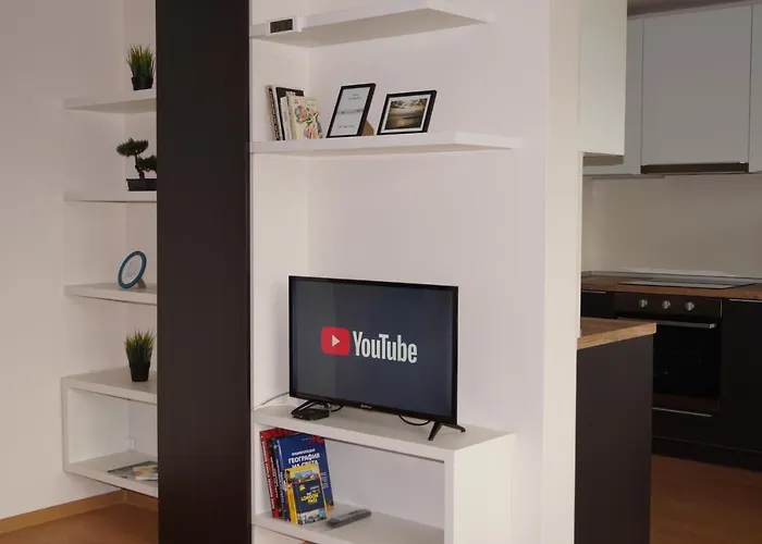 Spacious 2bdr - Free Parking - Walk Everywhere - 300 Mbps Wifi