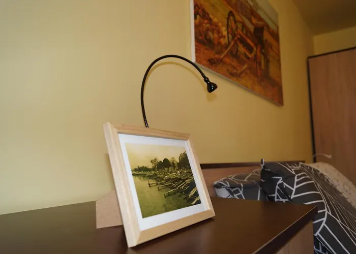 Spacious 2bdr - Free Parking - Walk Everywhere - 300 Mbps Wifi Apartman Várna