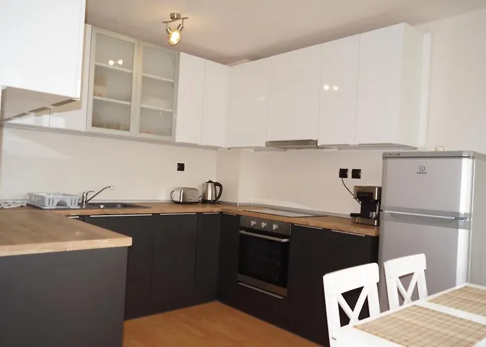 Apartman Spacious 2bdr - Free Parking - Walk Everywhere - 300 Mbps Wifi *