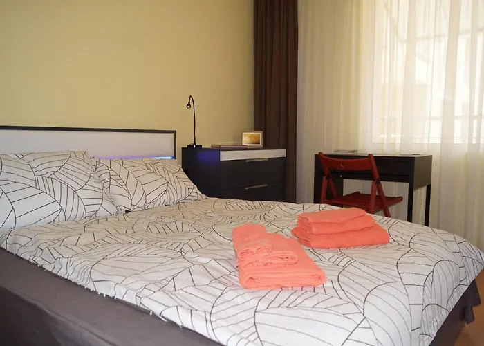 Spacious 2bdr - Free Parking - Walk Everywhere - 300 Mbps Wifi * Warna