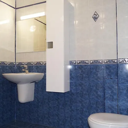 Spacious 2bdr - Free Parking - Walk Everywhere - 300 Mbps Wifi Apartment