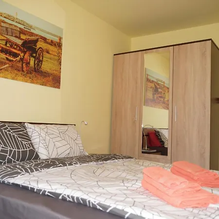 Spacious 2bdr - Free Parking - Walk Everywhere - 300 Mbps Wifi Διαμέρισμα