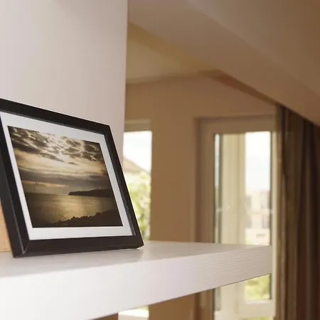 Spacious 2bdr - Free Parking - Walk Everywhere - 300 Mbps Wifi Διαμέρισμα *