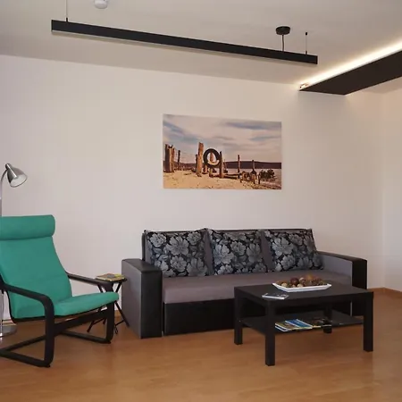 Spacious 2bdr - Free Parking - Walk Everywhere - 300 Mbps Wifi Apartment *
