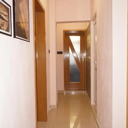 Spacious 2bdr - Free Parking - Walk Everywhere - 300 Mbps Wifi