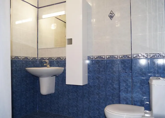 Spacious 2bdr - Free Parking - Walk Everywhere - 300 Mbps Wifi Apartment