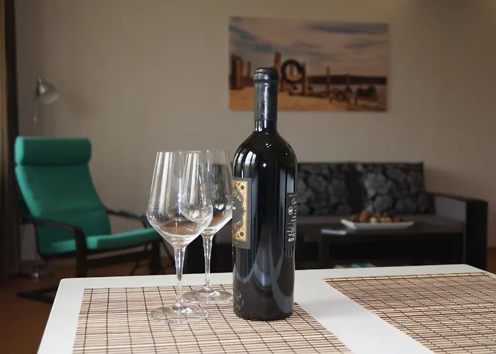 Spacious 2bdr - Free Parking - Walk Everywhere - 300 Mbps Wifi