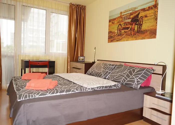 Spacious 2bdr - Free Parking - Walk Everywhere - 300 Mbps Wifi