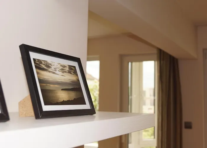 Spacious 2bdr - Free Parking - Walk Everywhere - 300 Mbps Wifi Apartment *